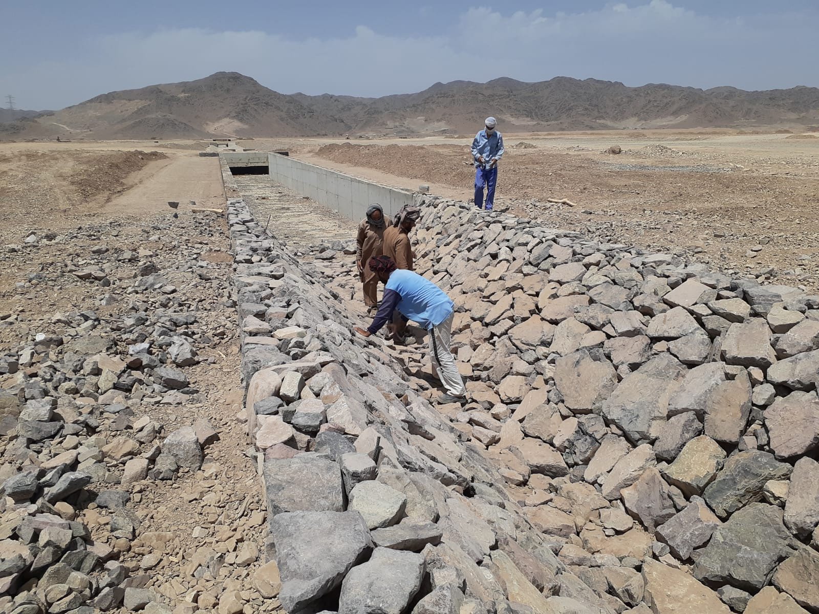 تنفيذ تدعيم حجري للأرض
